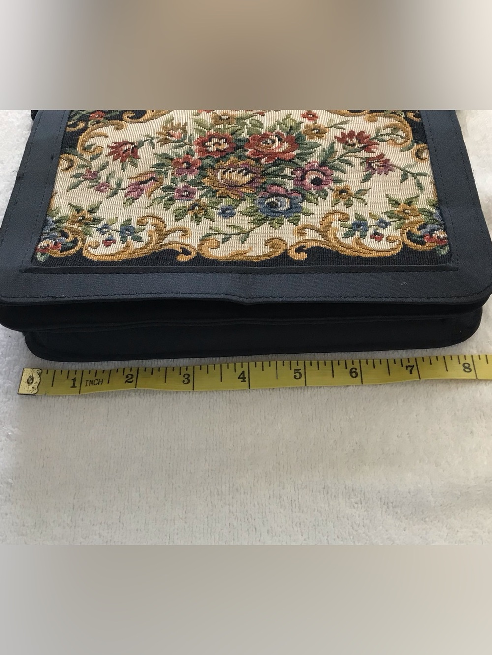 Vintage floral tapestry rectangular purse. - Picture 4 of 8
